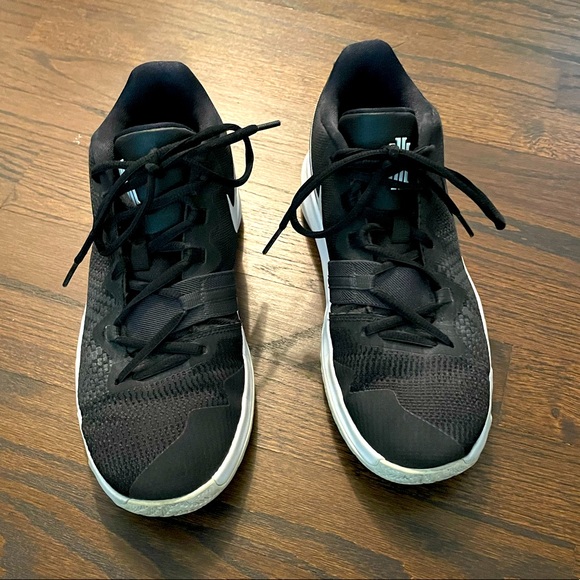 Nike Other - Nike Kyrie Flytrap Basketball Shoes